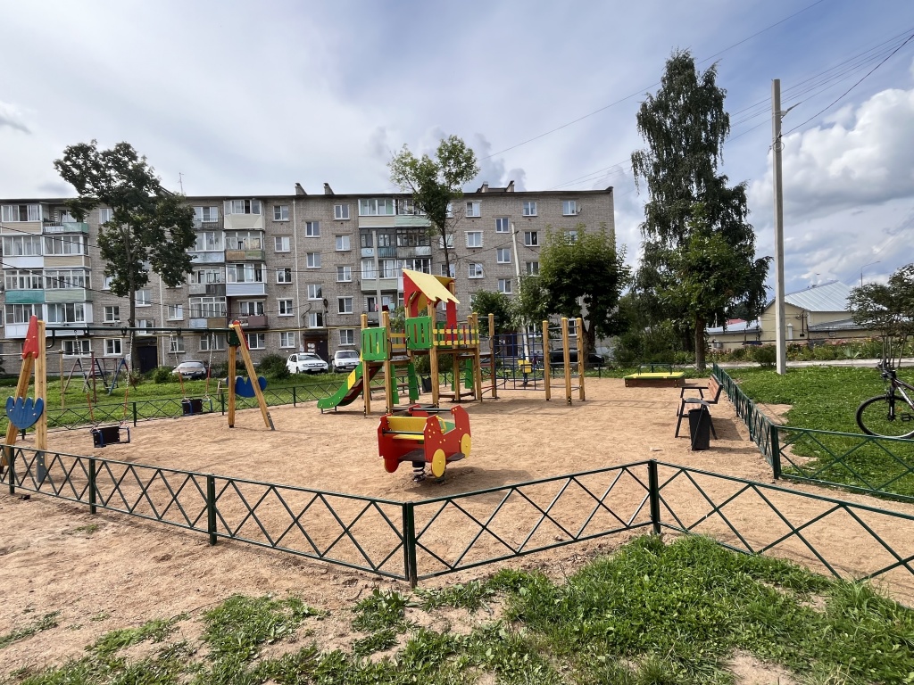 detskaya_ploshchadka_u_doma_N_44_po_ulice_Mira_posle_remonta_20_08_2026.jpeg